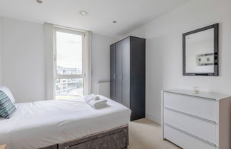 Photo 3 - Sleek & Sunny 1BD Flat Near Greenwhich - Deptford