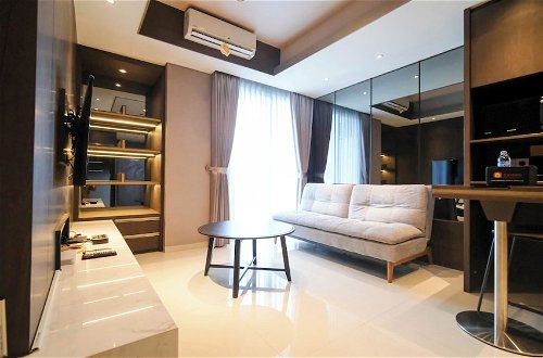 Photo 11 - Modern And Cozy 2Br At Grand Sungkono Lagoon Apartment