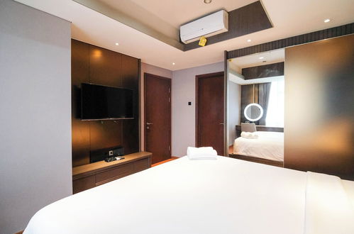 Photo 3 - Modern And Cozy 2Br At Grand Sungkono Lagoon Apartment