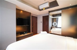 Photo 3 - Modern And Cozy 2Br At Grand Sungkono Lagoon Apartment