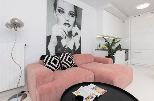 Photo 17 - Trendy Warsaw Apartment by Renters