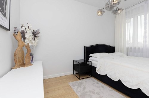 Photo 4 - Trendy Warsaw Apartment by Renters