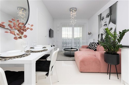 Photo 18 - Trendy Warsaw Apartment by Renters