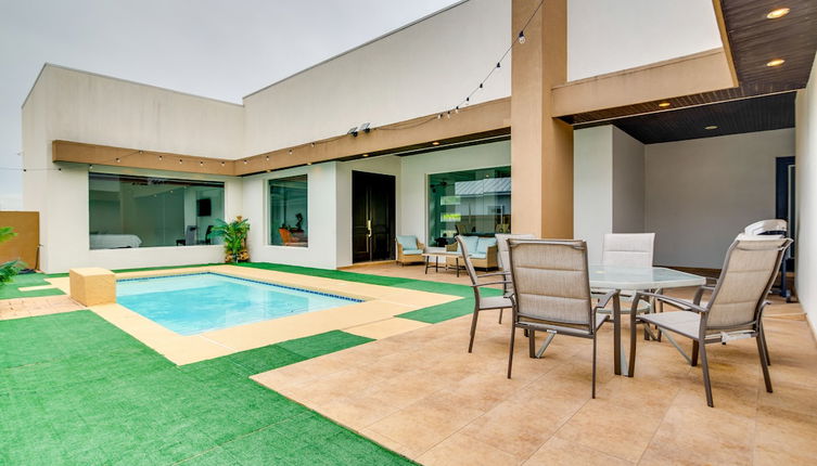 Foto 1 - Mcallen Getaway w/ Outdoor Pool & Patio