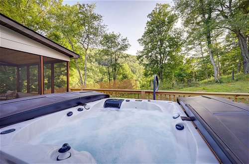 Foto 1 - Bakersville Sanctuary w/ Stunning Scenery, Hot Tub