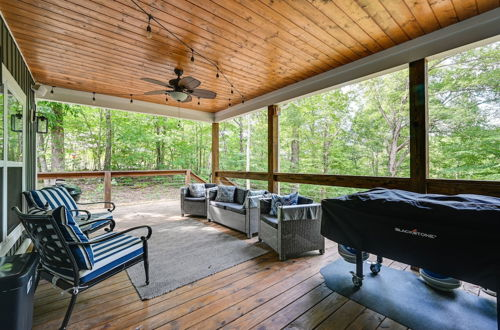 Photo 14 - Luxe Kentucky Cabin Rental ~ 9 Mi to Mammoth Cave