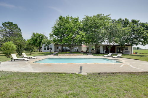 Photo 21 - Spacious Kemp Home w/ Private Pool & Guest House