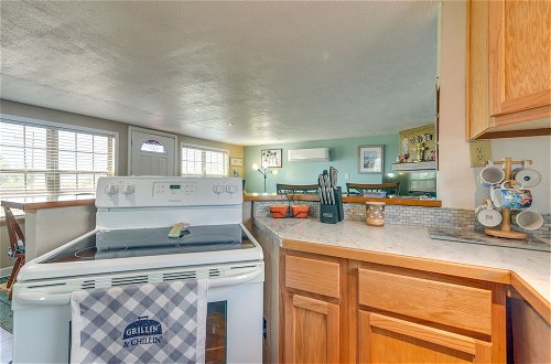 Photo 6 - Sunny Crystal Beach Cottage w/ Deck & Grill