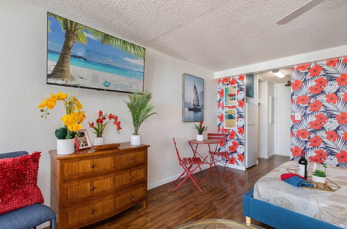 Photo 21 - Vibrant Studio in the Heart of Waikiki