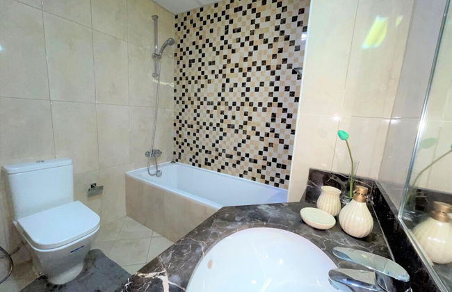 Elite LUX Holiday Homes - Spacious 2BR With Direct Metro Access in Al Furjan Dubai - Foto 17