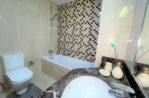 Foto 17 - Elite LUX Holiday Homes - Spacious 2BR With Direct Metro Access in Al Furjan Dubai