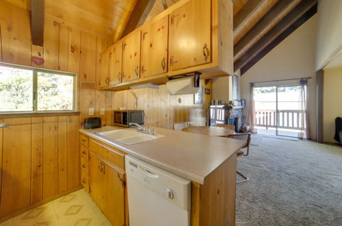 Photo 9 - Mammoth Lakes Condo w/ Fireplace & Mountain Views