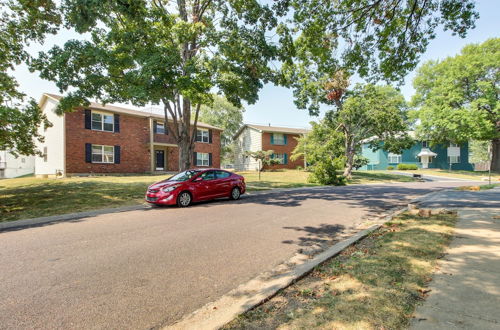 Foto 4 - Pet-friendly Overland Park Condo With Pool Access