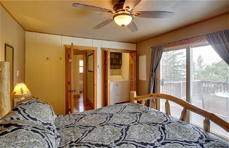 Foto 3 - Cozy Lead Cabin w/ Deck < 1 Mi to Ski Slopes