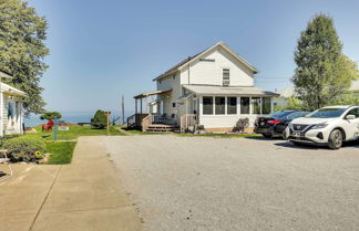 Photo 3 - Waterfront Lake Erie Vacation Rental on the Strip