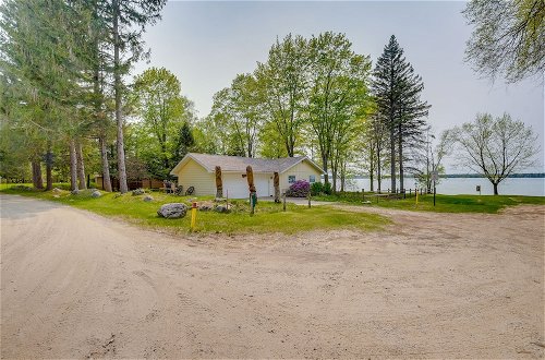 Foto 10 - Waterfront Torch Lake Vacation Rental Cottage