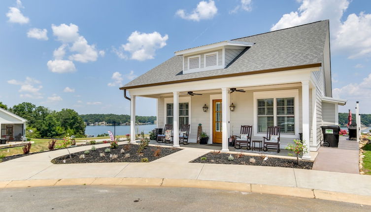 Foto 1 - Greenwood Getaway w/ Furnished Patio & Lake View