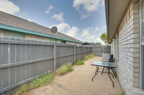 Photo 11 - Pet-friendly Edinburg Apartment With Pool Access