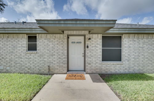 Photo 17 - Pet-friendly Edinburg Apartment With Pool Access