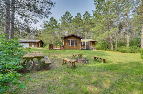 Foto 22 - Woodland Cabin w/ Fishing, ATV & Snowmobile Trails