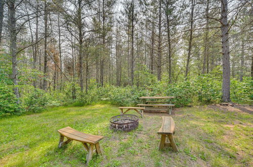 Foto 8 - Woodland Cabin w/ Fishing, ATV & Snowmobile Trails