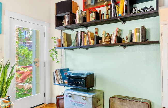 Eclectic 3 Bedroom Block From South Congress! - Foto 24