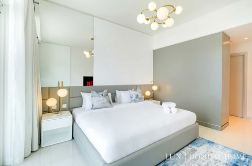 Foto 2 - LUX Luxury Sunrise Beachfront Suite 2