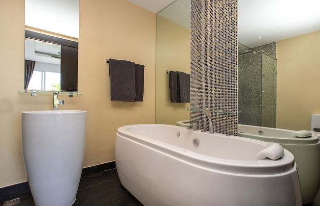 Tropical Seaview Pool Villa Dragon A - Photo 21