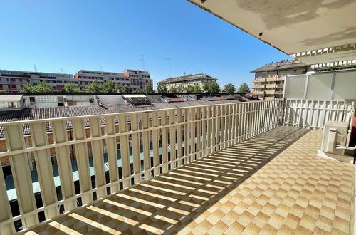 Photo 7 - Modern Apartment for 6 Guests by the Pool-beahost