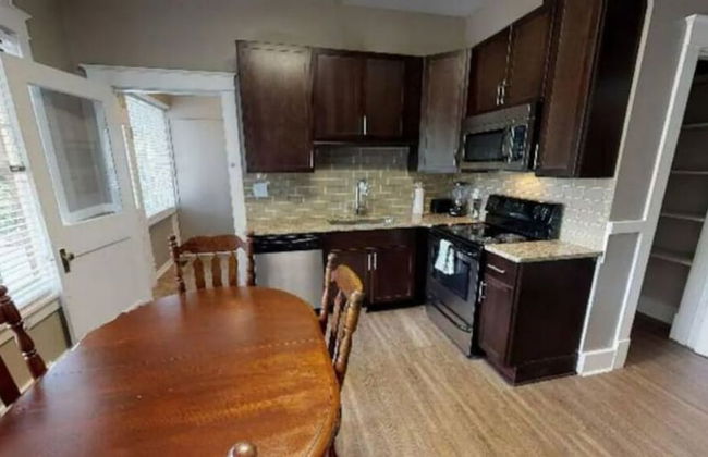 Large Group Downtown Rental - Westend - Photo 6
