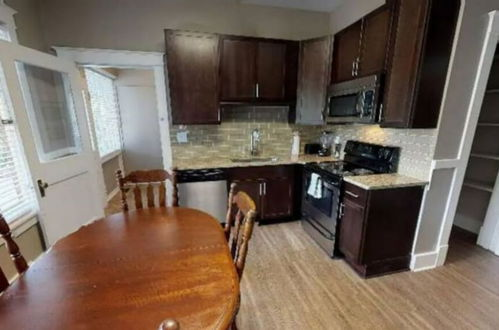 Photo 7 - Large Group Downtown Rental - Westend
