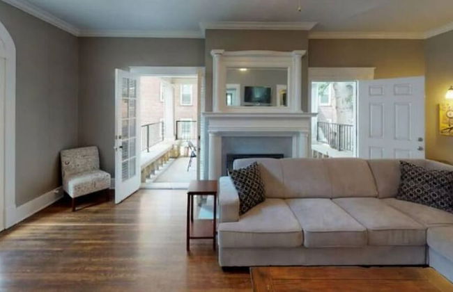 Large Group Downtown Rental - Westend - Photo 7