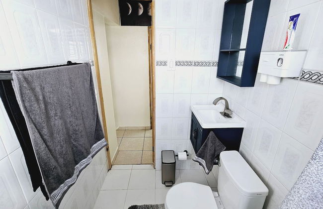Cozy and Modern Apartment Black & White With Jacuzzi on Terrace - Foto 23