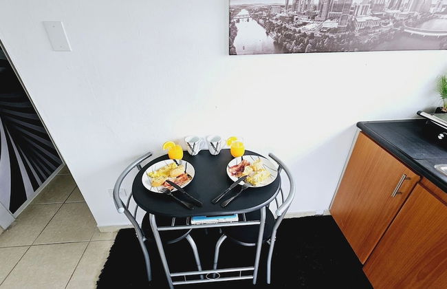 Cozy and Modern Apartment Black & White With Jacuzzi on Terrace - Foto 36