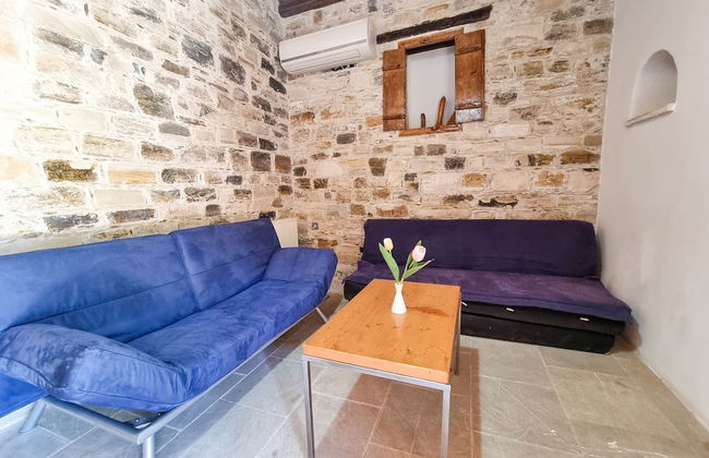 Traditional Village Pool Apartment - Photo 8