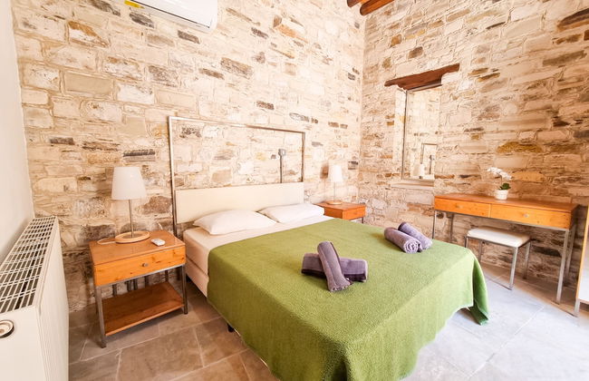 Traditional Village Pool Apartment - Photo 2