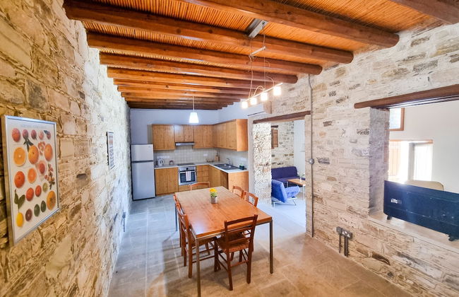 Traditional Village Pool Apartment - Photo 6