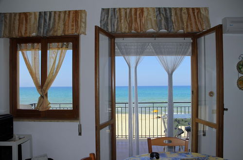 Photo 15 - Gorgeous Beach House