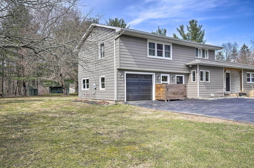 Foto 10 - Stylish Pine Plains Home Near Parks & Hiking