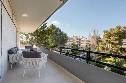 Photo 11 - Sophisticated and Spacious 3 Bdrm apt in Glyfada Center