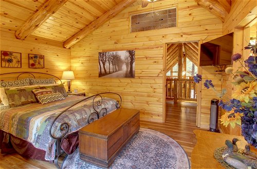 Foto 36 - Redwood Cabin & Casita: 2 Acres, Fire Pit, Hot Tub