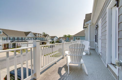 Foto 11 - Ocean View Townhome w/ Outdoor TV & Fire Pit
