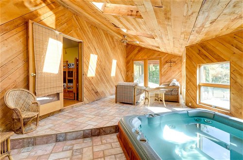 Photo 12 - Spacious Woodbury Home w/ Pool + Hot Tub