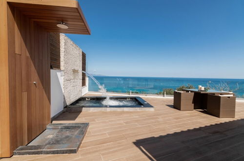 Foto 10 - Luxury Villa Cavo Mare Meltemi With Private Pool Jacuzzi