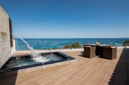 Foto 19 - Luxury Villa Cavo Mare Meltemi With Private Pool Jacuzzi