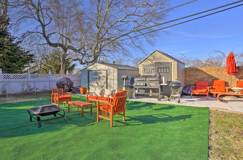 Foto 23 - Central Elmont Studio w/ Great Outdoor Space