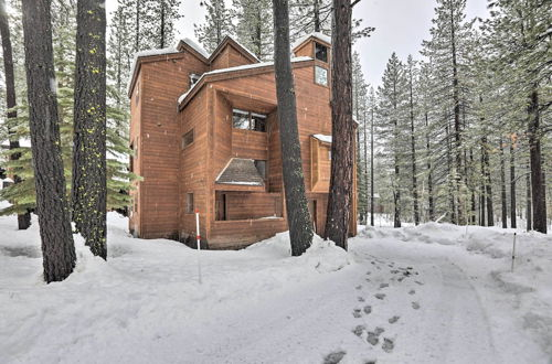 Foto 5 - Chic Truckee Cabin Close to Golf Course & Hiking
