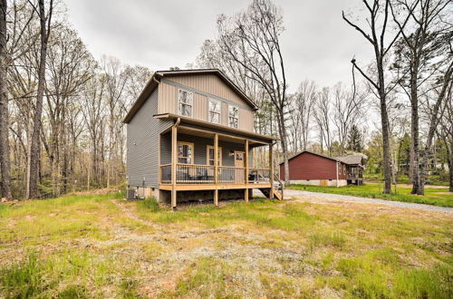 Foto 8 - Asheville Area Hideaway w/ Hot Tub + Deck