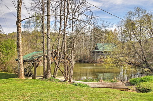 Photo 10 - Cozy Mountain Rose Sevierville Cabin w/ Hot Tub