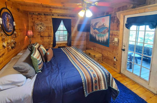 Photo 18 - Cozy Mountain Rose Sevierville Cabin w/ Hot Tub